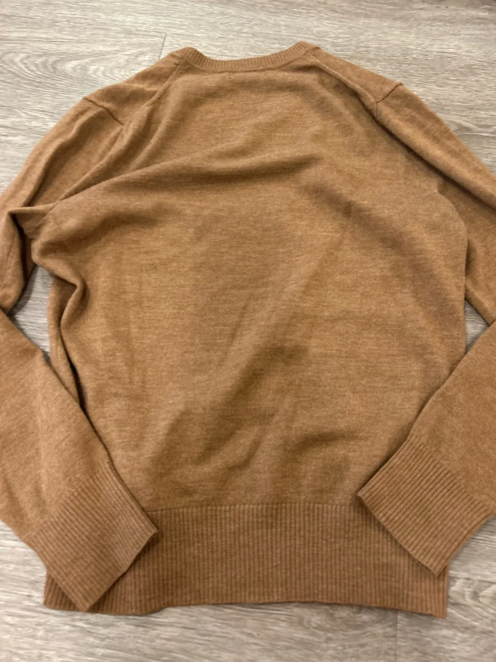 Banana Republic Men's V-Neck Sweater in Camel